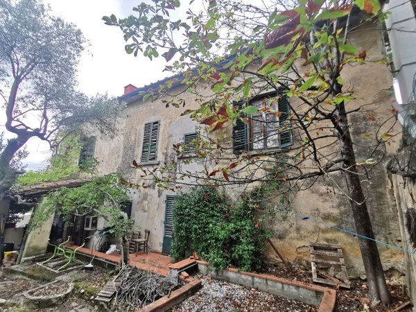 casa indipendente in vendita a Sesto Fiorentino in zona Valiversi