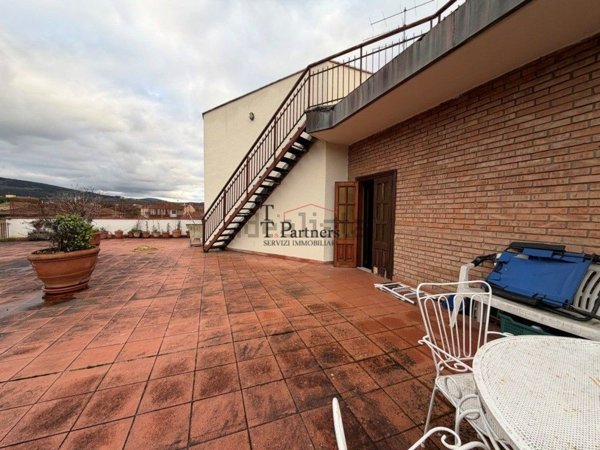 appartamento in vendita a Sesto Fiorentino in zona Zambra