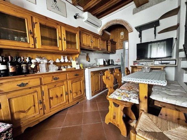 casa indipendente in vendita a Sesto Fiorentino in zona Zambra