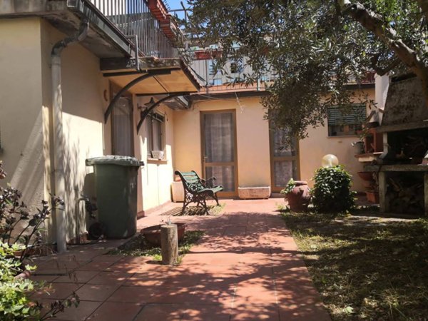 casa indipendente in vendita a Sesto Fiorentino in zona Padule