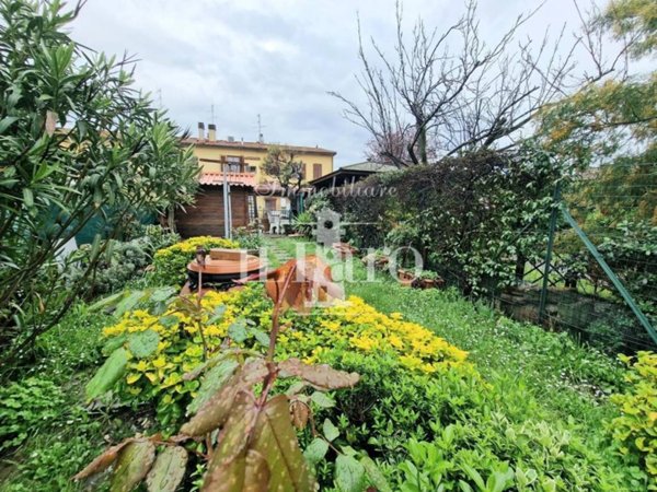 casa indipendente in vendita a Sesto Fiorentino in zona Osmannoro