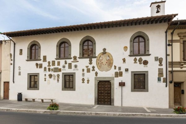 locale commerciale in vendita a Sesto Fiorentino