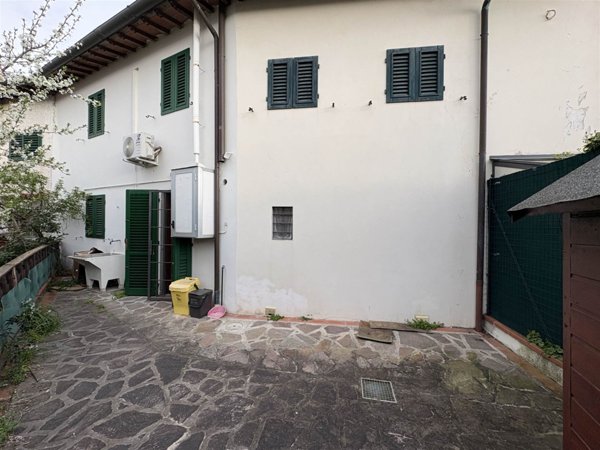 casa indipendente in vendita a Sesto Fiorentino in zona Zambra