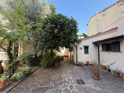 casa indipendente in vendita a Sesto Fiorentino in zona Colonnata