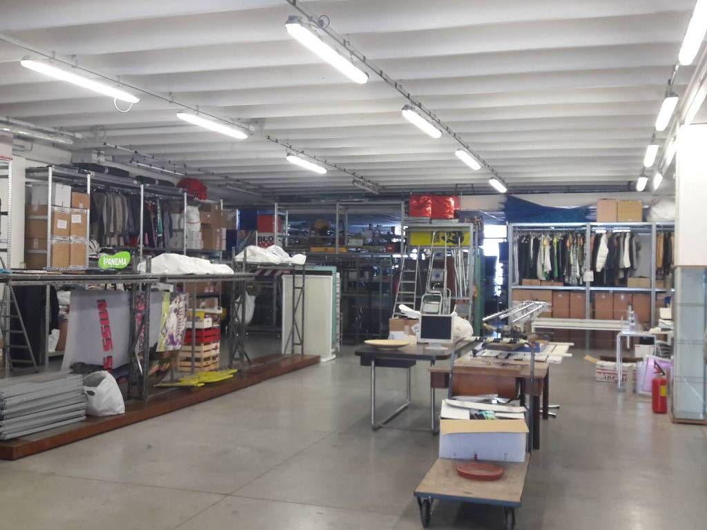 locale commerciale in vendita a Sesto Fiorentino