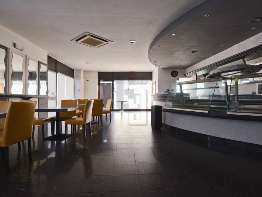 negozio in vendita a Sesto Fiorentino in zona Padule