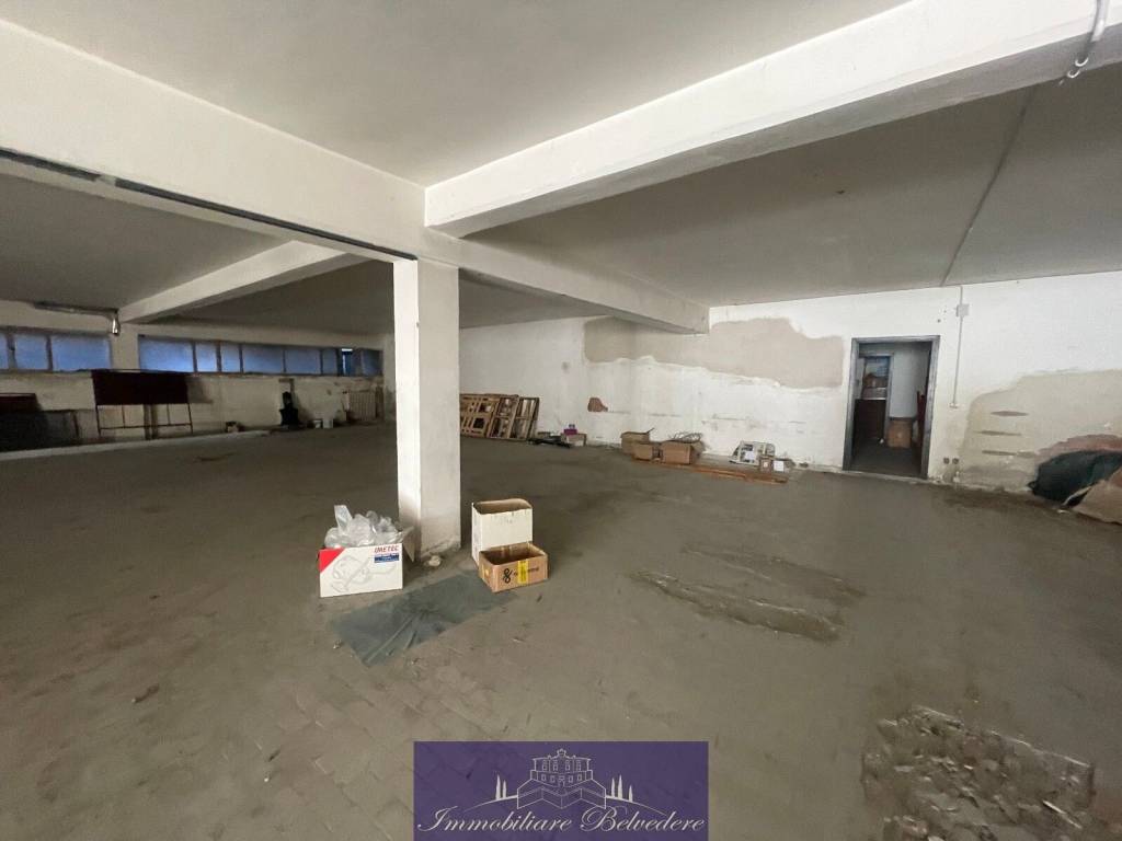 locale di sgombero in vendita a Sesto Fiorentino
