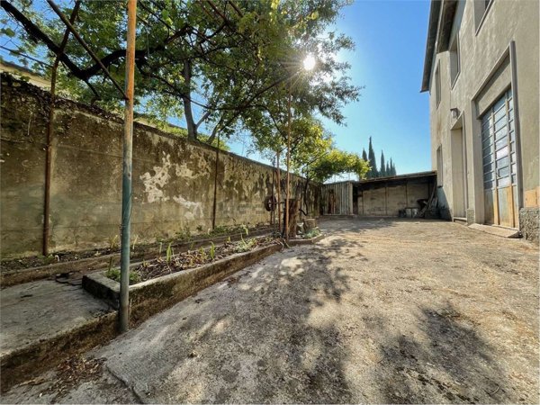 casa indipendente in vendita a Sesto Fiorentino in zona Zambra