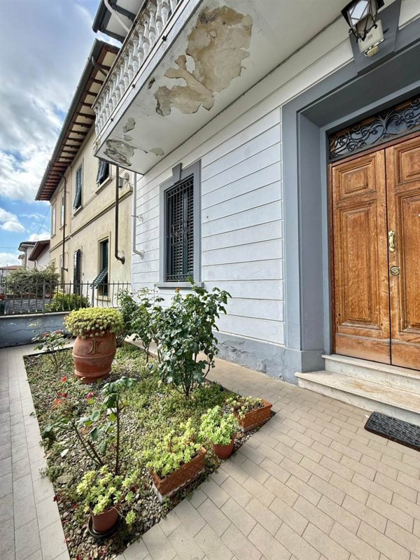 casa indipendente in vendita a Sesto Fiorentino