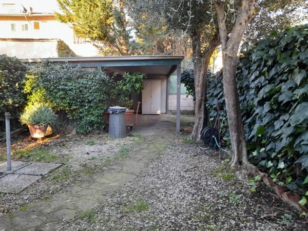 casa indipendente in vendita a Sesto Fiorentino in zona Padule