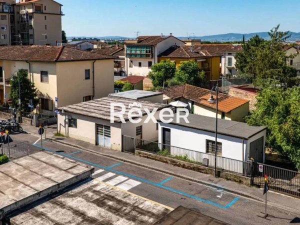 locale commerciale in vendita a Sesto Fiorentino