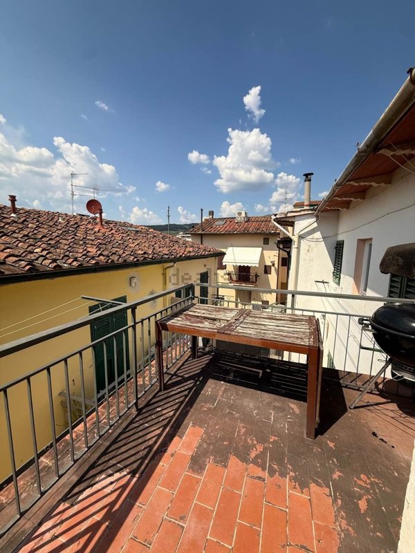 casa indipendente in vendita a Sesto Fiorentino in zona Zambra