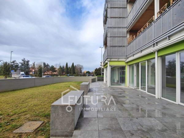 locale commerciale in vendita a Sesto Fiorentino