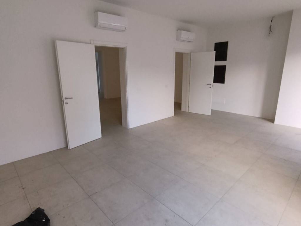 negozio in vendita a Sesto Fiorentino in zona Zambra