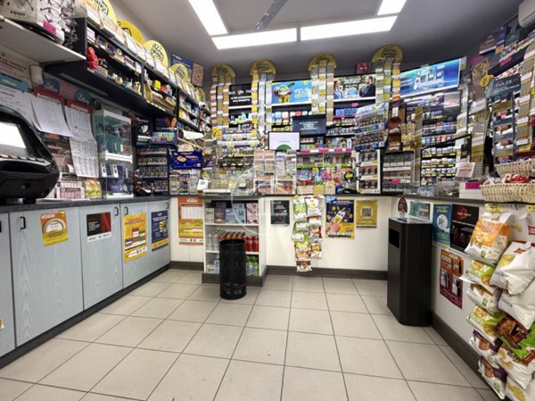 locale commerciale in vendita a Sesto Fiorentino