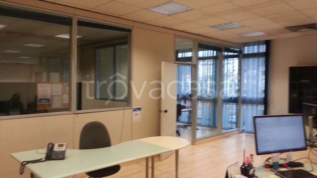 locale commerciale in vendita a Sesto Fiorentino