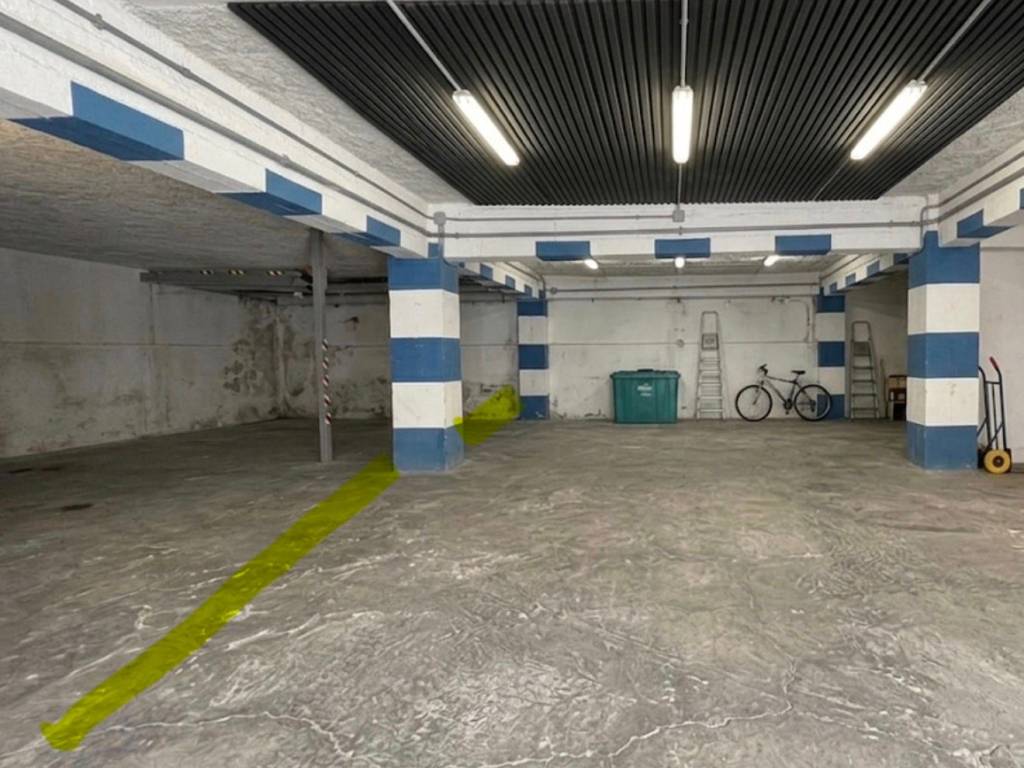 box auto in vendita a Sesto Fiorentino in zona Quinto