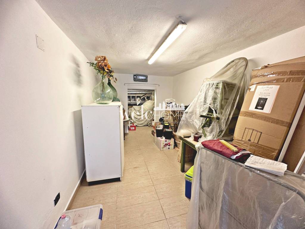 locale commerciale in vendita a Signa