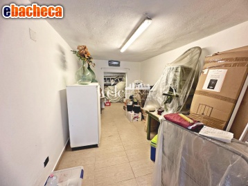 locale commerciale in vendita a Signa