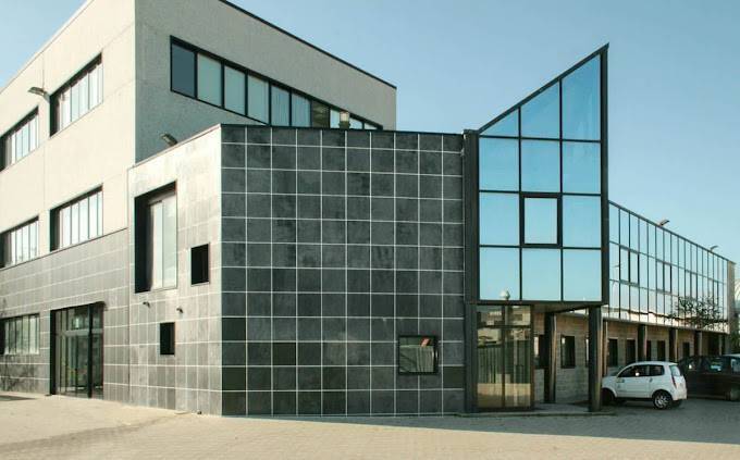 locale commerciale in vendita a Signa