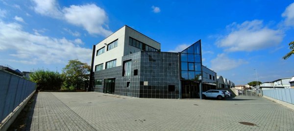 locale di sgombero in vendita a Signa