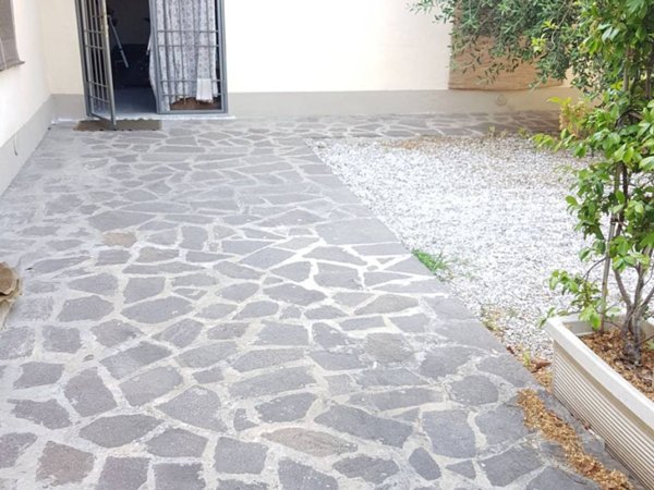 locale commerciale in vendita a Signa