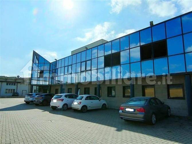 locale commerciale in vendita a Signa
