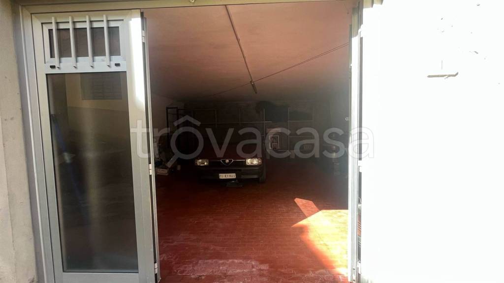 locale di sgombero in vendita a Signa
