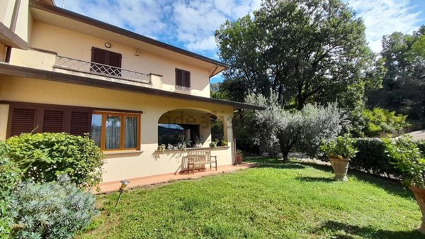 casa indipendente in vendita a Signa