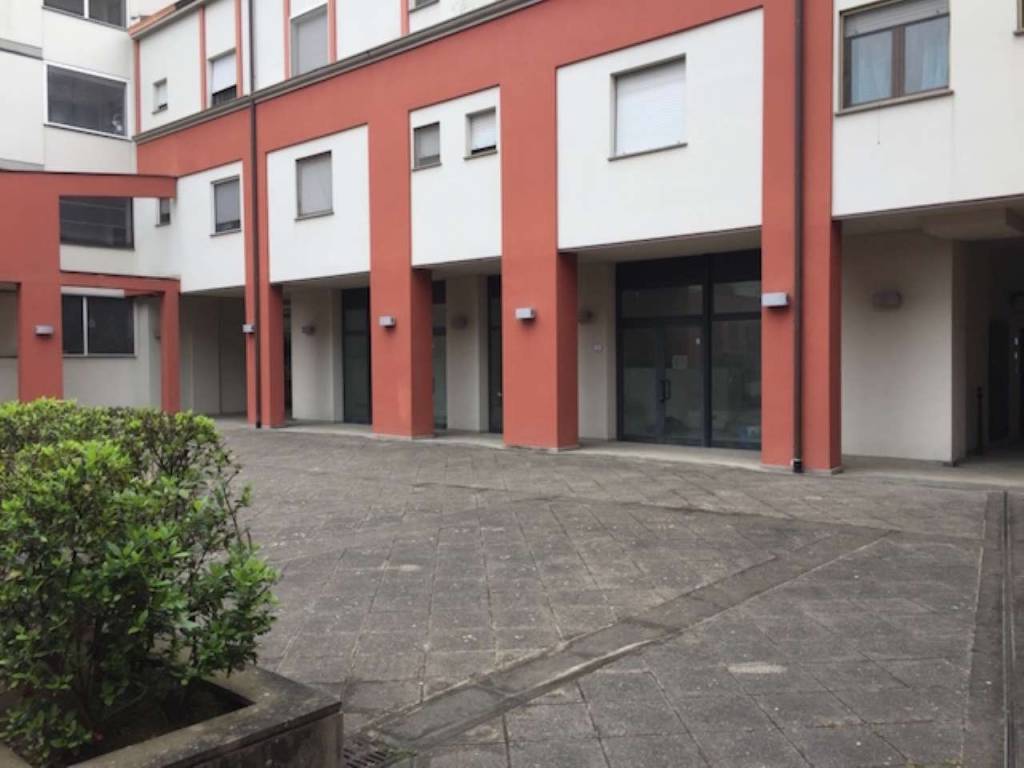 negozio in vendita a Signa