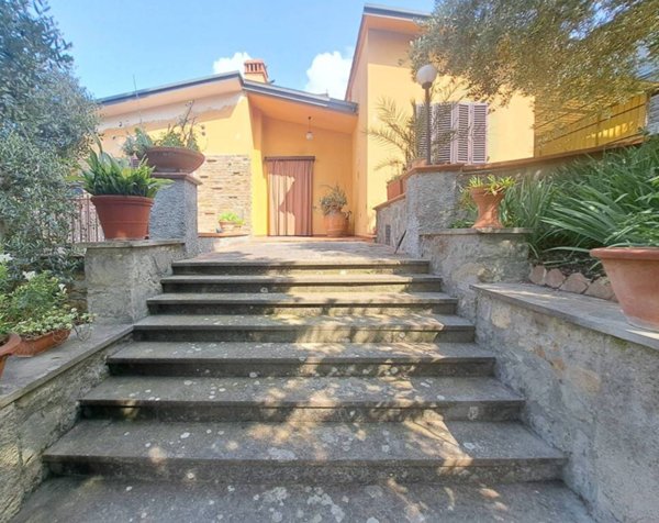 casa indipendente in vendita a Signa