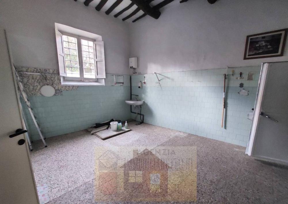 negozio in vendita a Signa