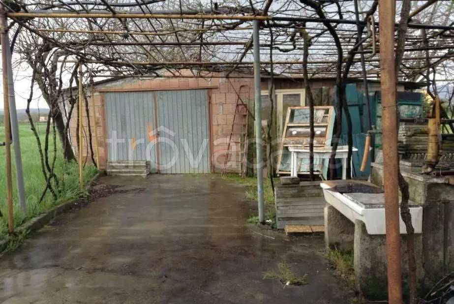 locale di sgombero in vendita a Signa in zona Sant'Angelo a Lecore