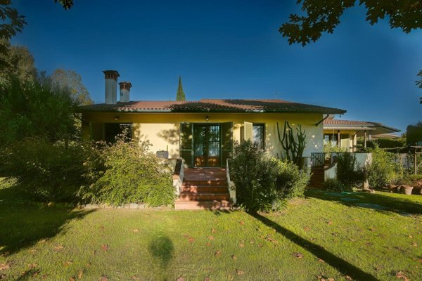 casa indipendente in vendita a Signa in zona Lecore