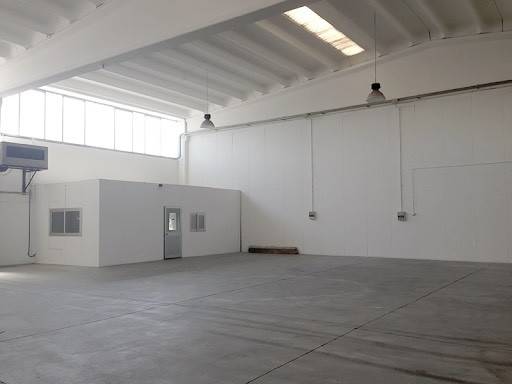 locale commerciale in vendita a Signa