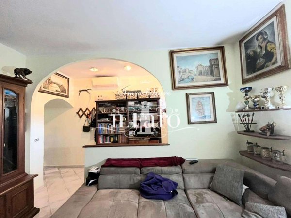 intera palazzina in vendita a Signa in zona Sant'Angelo a Lecore