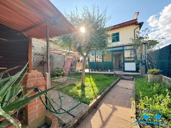 casa indipendente in vendita a Signa