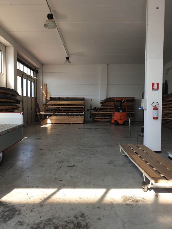 capannone in vendita a Signa