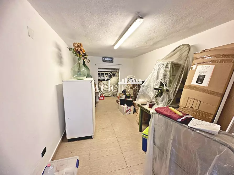 locale commerciale in vendita a Signa