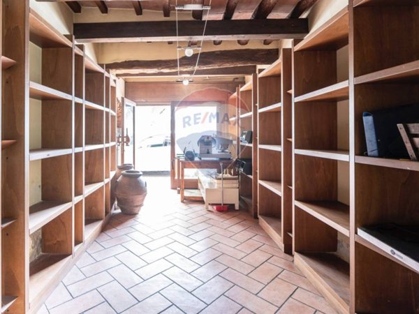 negozio in vendita a Signa