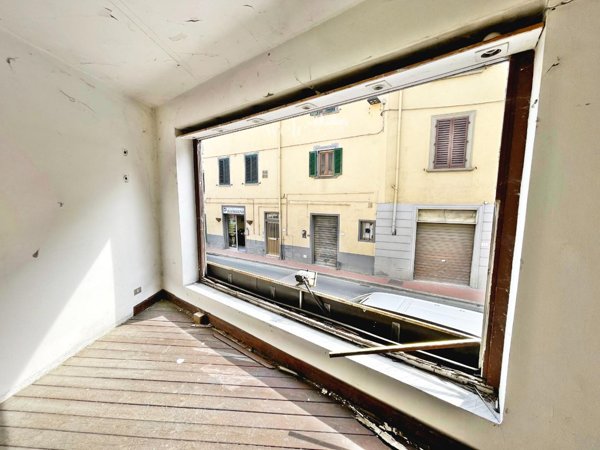 negozio in vendita a Signa