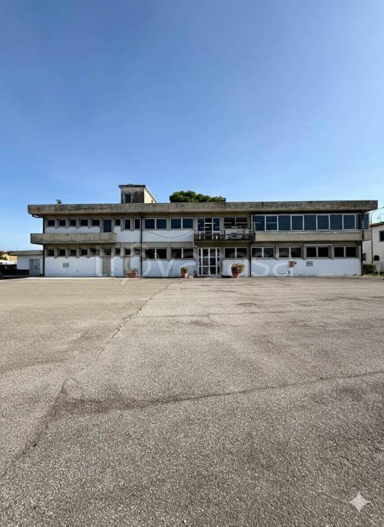 locale commerciale in vendita a Signa in zona San Mauro a Signa