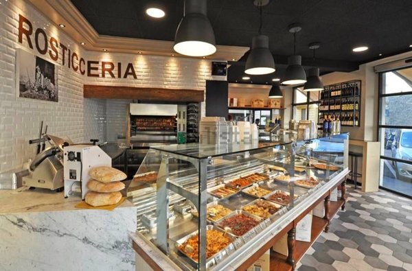 locale di sgombero in vendita a Signa