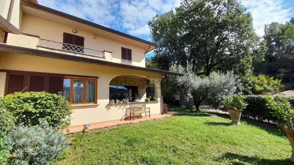 casa indipendente in vendita a Signa