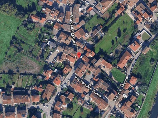 locale di sgombero in vendita a Signa