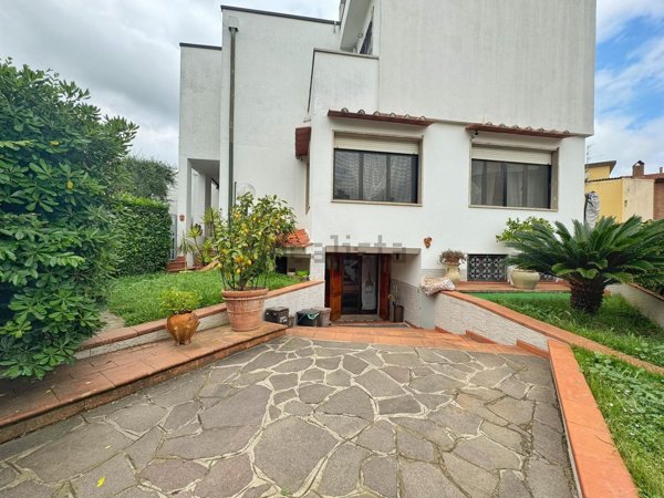 casa indipendente in vendita a Signa