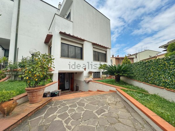 casa indipendente in vendita a Signa