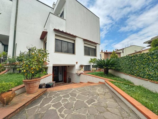 casa indipendente in vendita a Signa