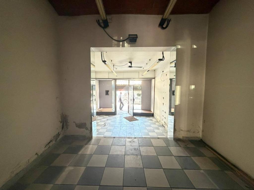negozio in vendita a Signa in zona San Mauro a Signa