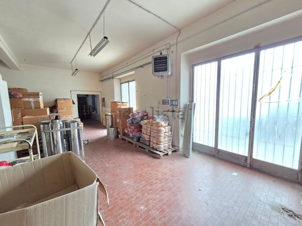 locale di sgombero in vendita a Signa